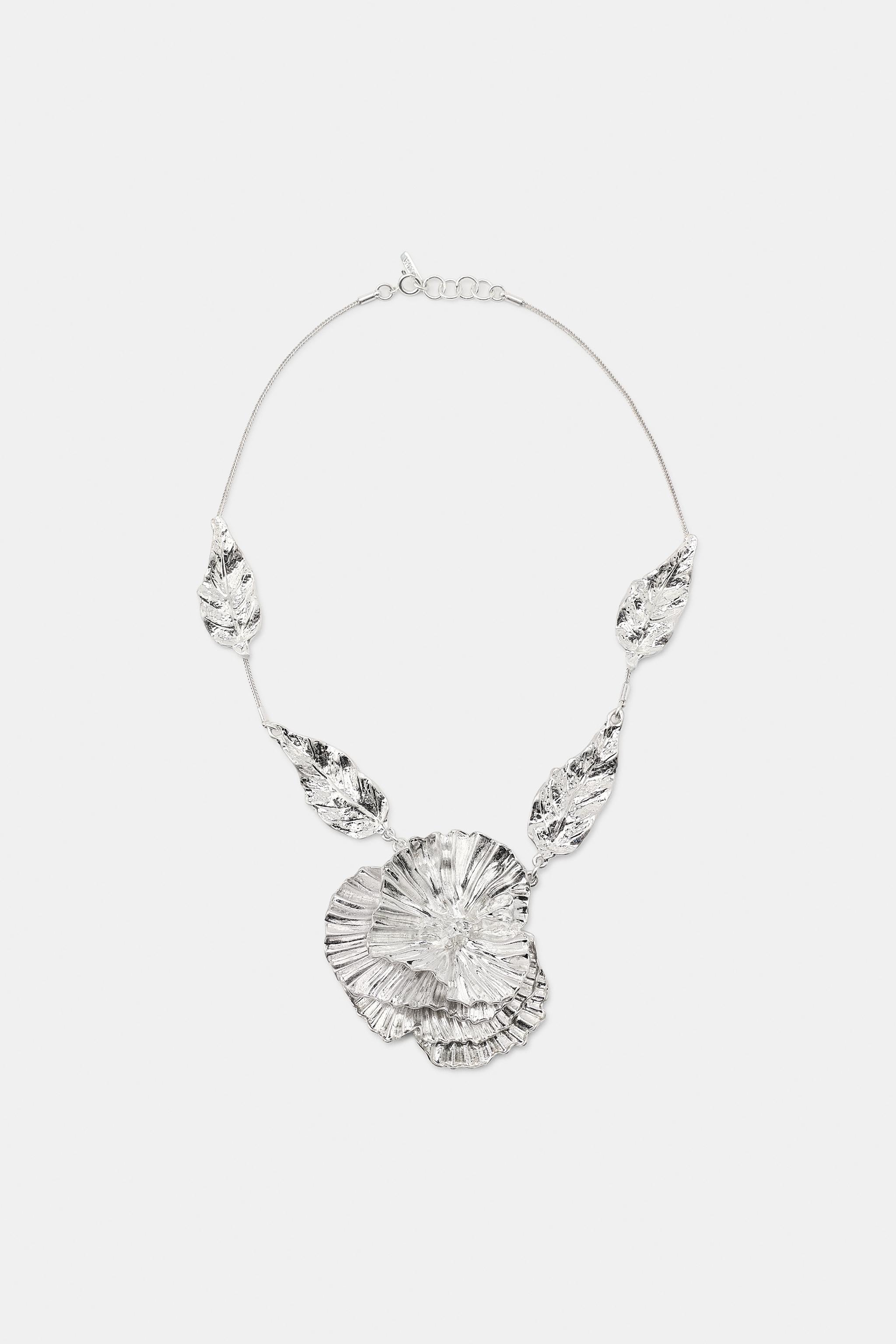 EMBOSSED FLOWER NECKLACE